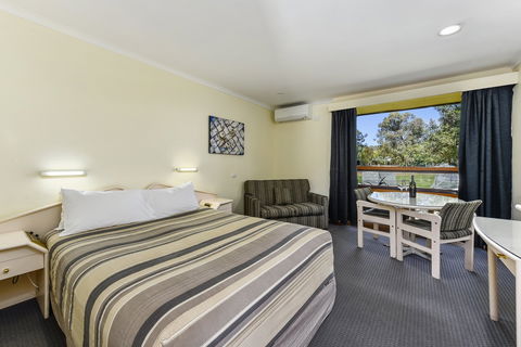 William Macintosh Motor Lodge - Australia Accommodation 1