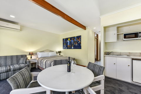 William Macintosh Motor Lodge - Australia Accommodation 5