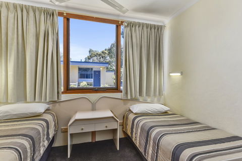 William Macintosh Motor Lodge - Australia Accommodation 7