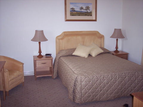 Ross Motel & Caravan Park - Australia Accommodation 1