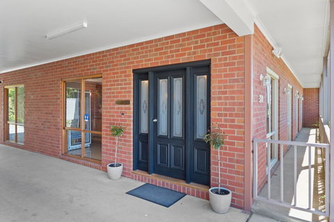 Burke & Wills Motor Inn - Australia Accommodation 2