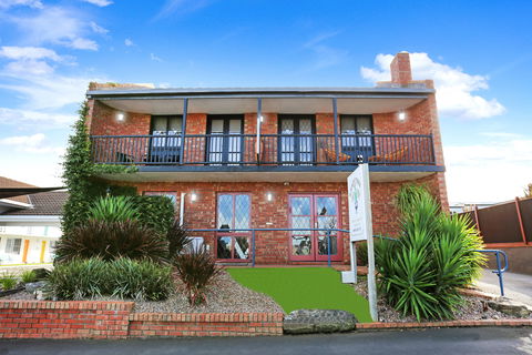 Tudor Motor Inn - Australia Accommodation 0