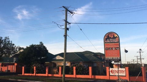 Across Country Motel & Svcd Apts - Australia Accommodation 0