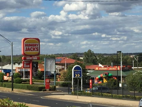 Across Country Motel & Svcd Apts - Australia Accommodation 1