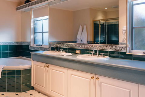 Country Club Villas - Australia Accommodation 2