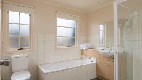 Country Club Villas - Australia Accommodation 4