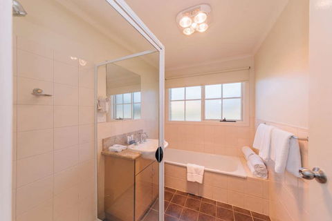 Country Club Villas - Australia Accommodation 5