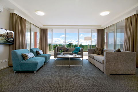 Pacific Suites Canberra - Australia Accommodation 1
