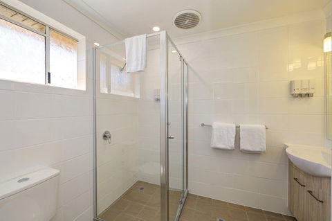 Smart Motels Bert Hinkler - Australia Accommodation 2