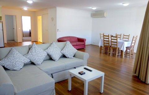 Kingston Comfy Apartment - Australia Accommodation 3