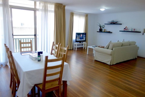 Kingston Comfy Apartment - Australia Accommodation 4