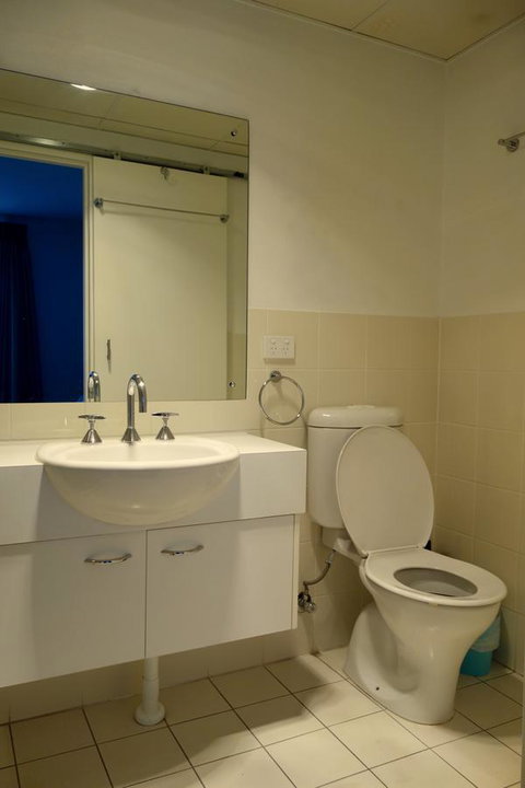 Kingston Comfy Apartment - Australia Accommodation 6
