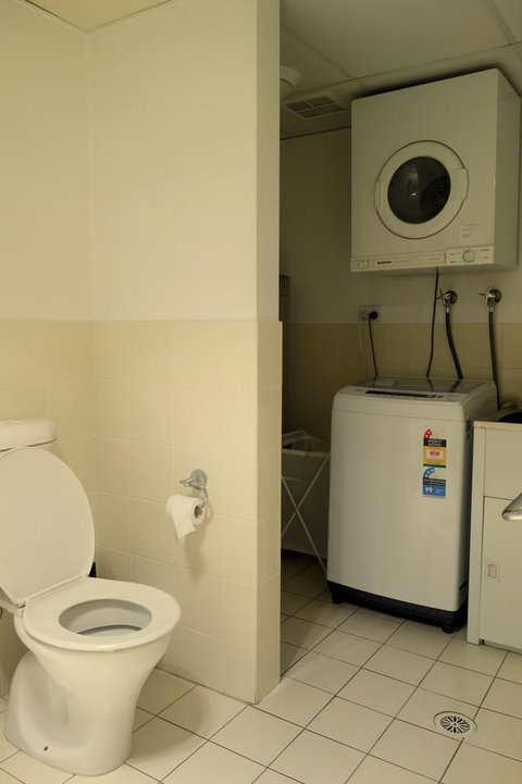 Kingston Comfy Apartment - Australia Accommodation 9