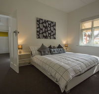 Cowan Street Bungalow - Australia Accommodation