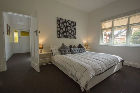 Cowan Street Bungalow - Australia Accommodation 0