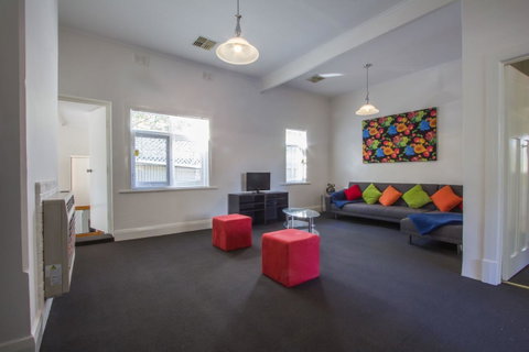Cowan Street Bungalow - Australia Accommodation 6