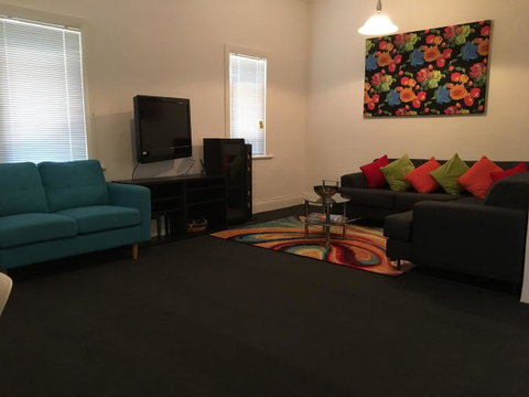 Cowan Street Bungalow - Australia Accommodation 7