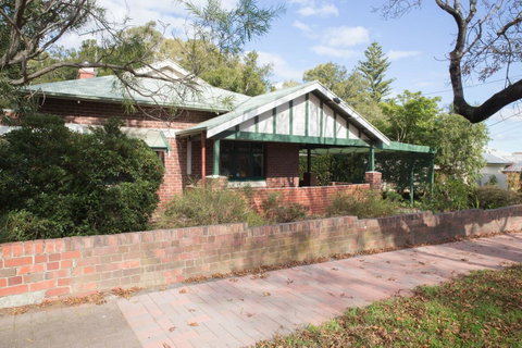Cowan Street Bungalow - Australia Accommodation 13