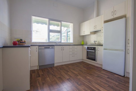 Cowan Street Bungalow - Australia Accommodation 11