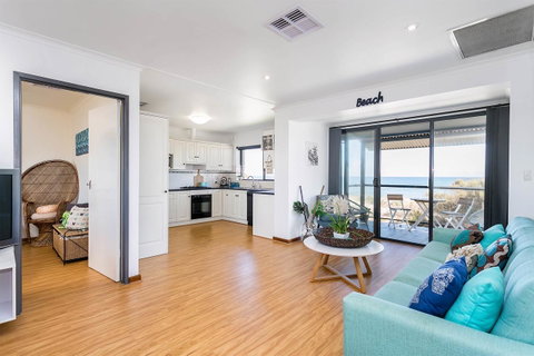 Blissful Beachfront Beachouse - Australia Accommodation 7