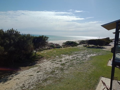 Blissful Beachfront Beachouse - Australia Accommodation 22