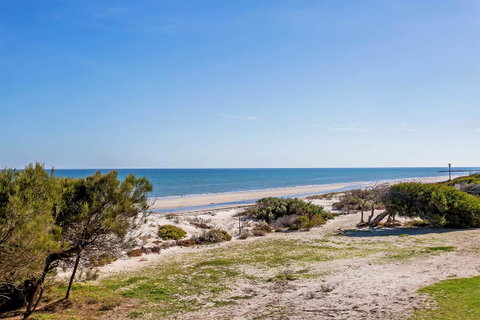 Blissful Beachfront Beachouse - Australia Accommodation 1