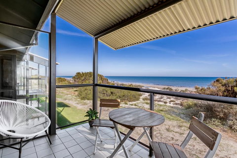 Blissful Beachfront Beachouse - Australia Accommodation 4