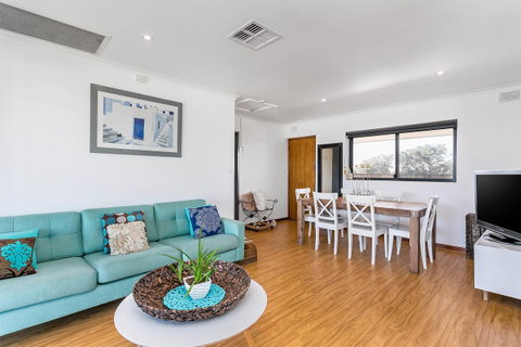 Blissful Beachfront Beachouse - Australia Accommodation 5