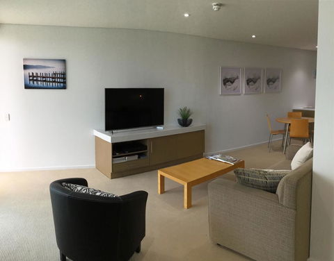 Wallaroo Marina Waterfront Luxe Apartment - Australia Accommodation 6