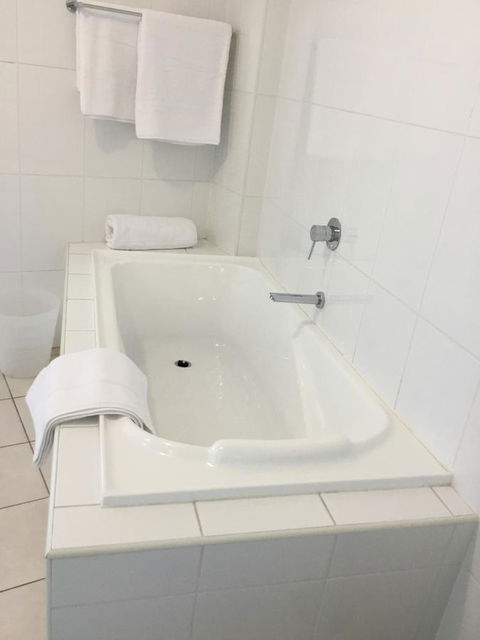 Wallaroo Marina Waterfront Luxe Apartment - Australia Accommodation 20