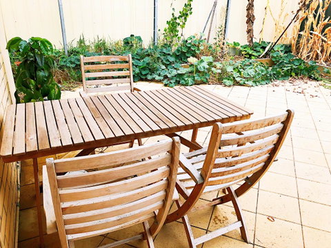 Beautiful Garden House - Australia Accommodation 22