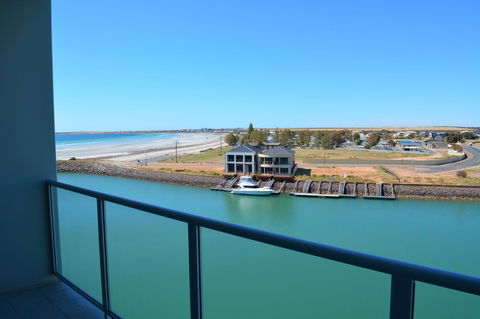 Wallaroo Marina Luxury Apartment - Australia Accommodation 6