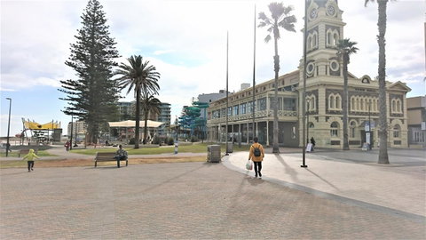 Hi 5 Glenelg Studio Apartment - Australia Accommodation 26