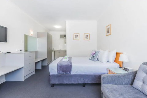 Hi 5 Glenelg Studio Apartment - Australia Accommodation 2