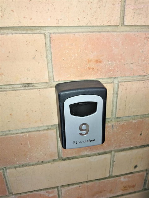 Hi 5 Glenelg Studio Apartment - Australia Accommodation 13
