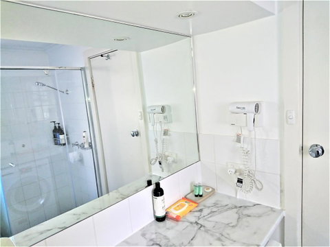 Hi 5 Glenelg Studio Apartment - Australia Accommodation 6