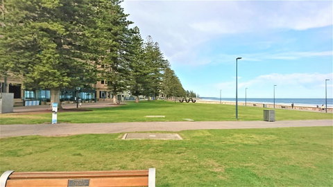 Hi 5 Glenelg Studio Apartment - Australia Accommodation 25