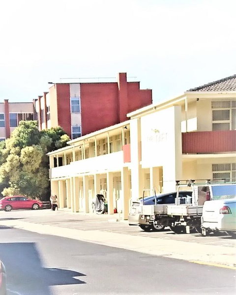 Hi 5 Glenelg Studio Apartment - Australia Accommodation 17
