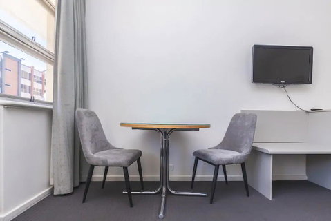 Hi 5 Glenelg Studio Apartment - Australia Accommodation 4