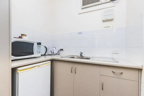 Hi 5 Glenelg Studio Apartment - Australia Accommodation 7