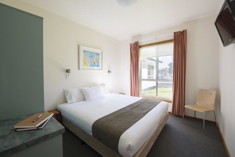 The Retreat West Beach Parks - Australia Accommodation 24
