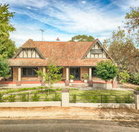 The Tudor House - Australia Accommodation
