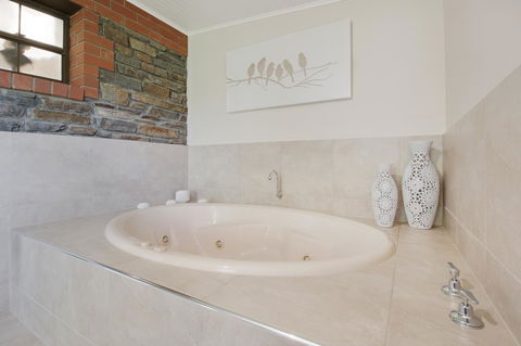 Stonewell Cottages And Vineyards - Australia Accommodation 23