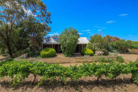 Stonewell Cottages And Vineyards - Australia Accommodation 15