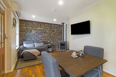 Stonewell Cottages And Vineyards - Australia Accommodation 13