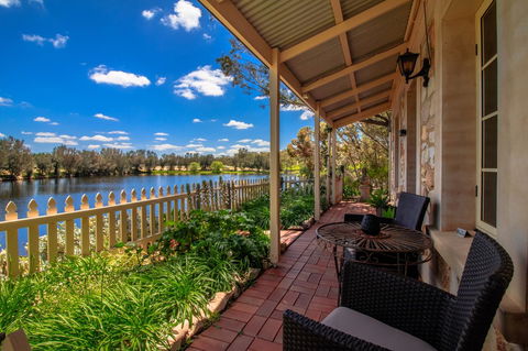 Stonewell Cottages And Vineyards - Australia Accommodation 3