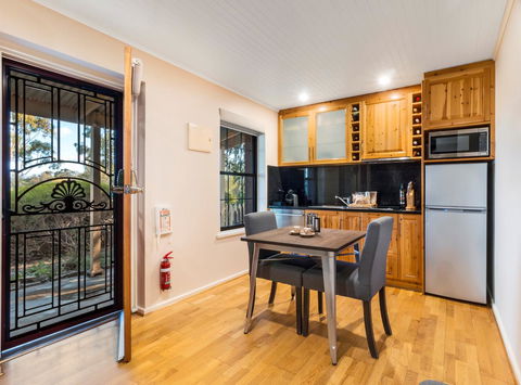 Stonewell Cottages And Vineyards - Australia Accommodation 12