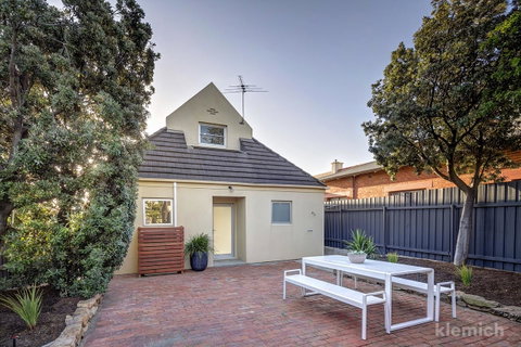 The Beach House @ Grange - Australia Accommodation 9