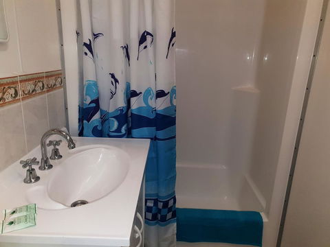 Rocks Retreat Cabin - Dolphin - Australia Accommodation 9