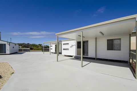Rocks Retreat Cabin - Dolphin - Australia Accommodation 0